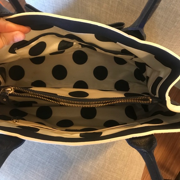 EUC Kate Spade White and midnight blue bow purse - Picture 4 of 8
